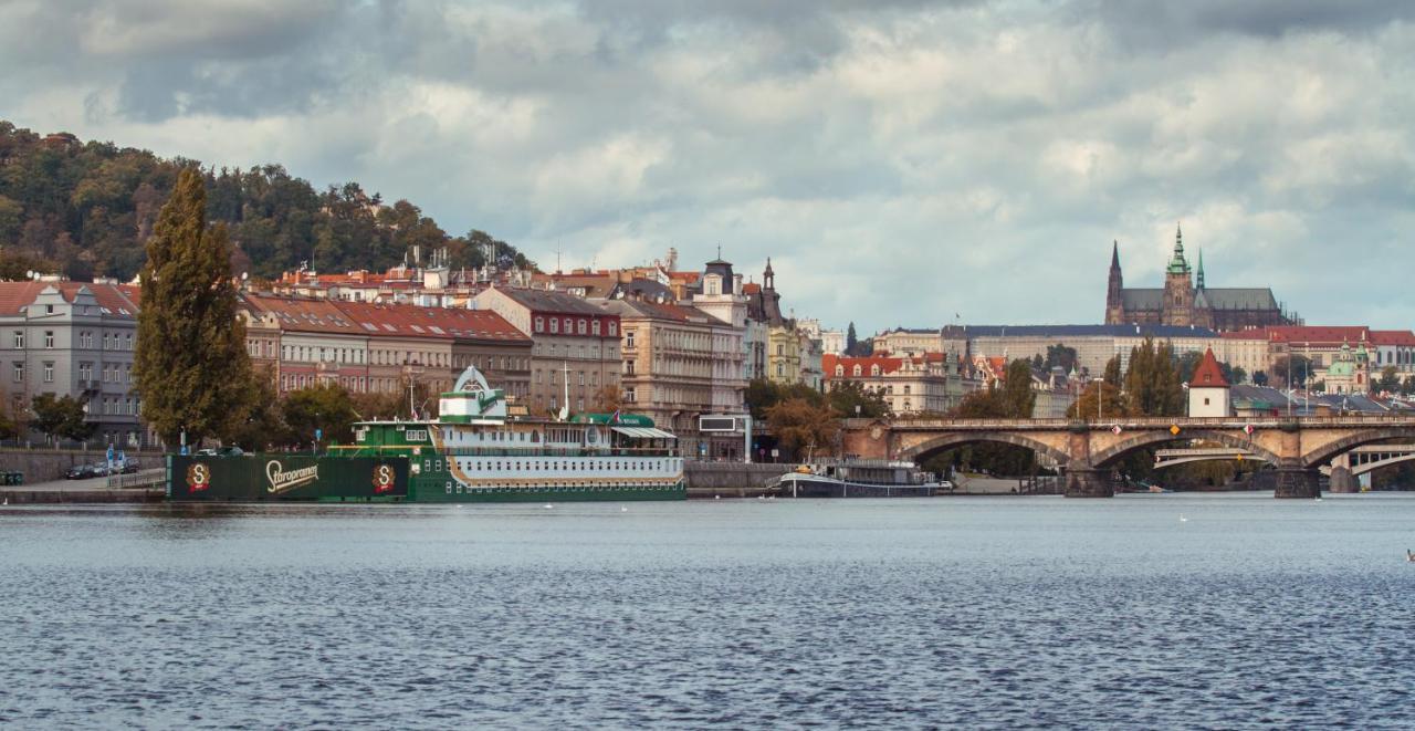 Admiral Botel Praag Buitenkant foto